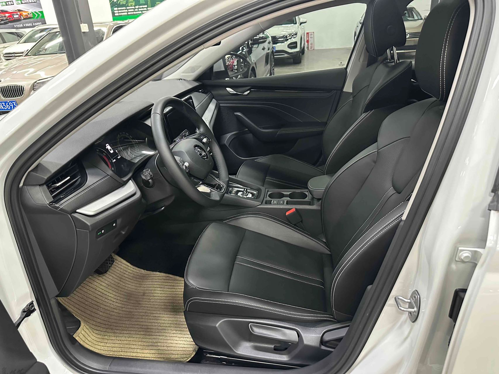 Skoda Octavia 2024 car image #4