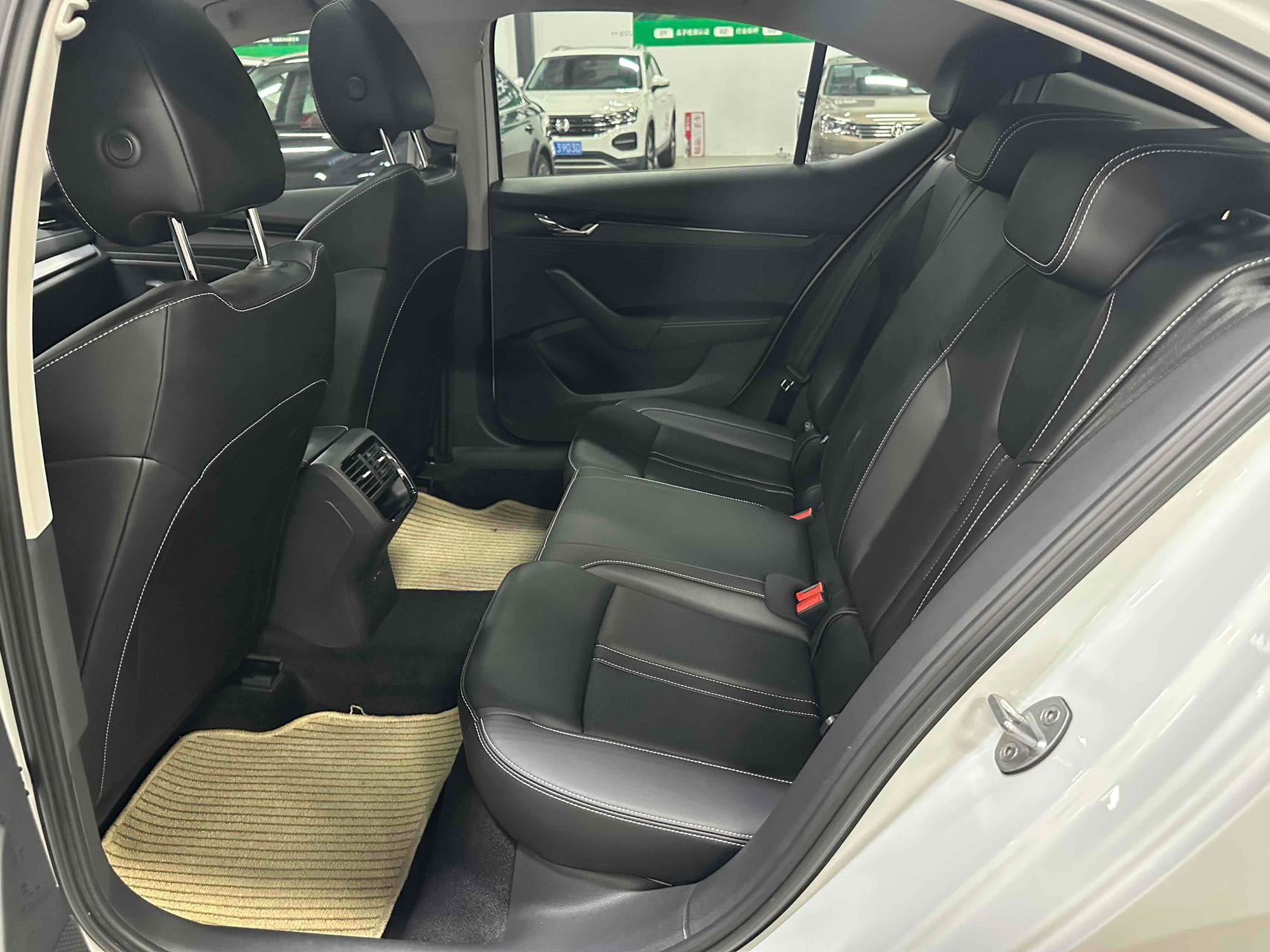Skoda Octavia 2024 car image #9
