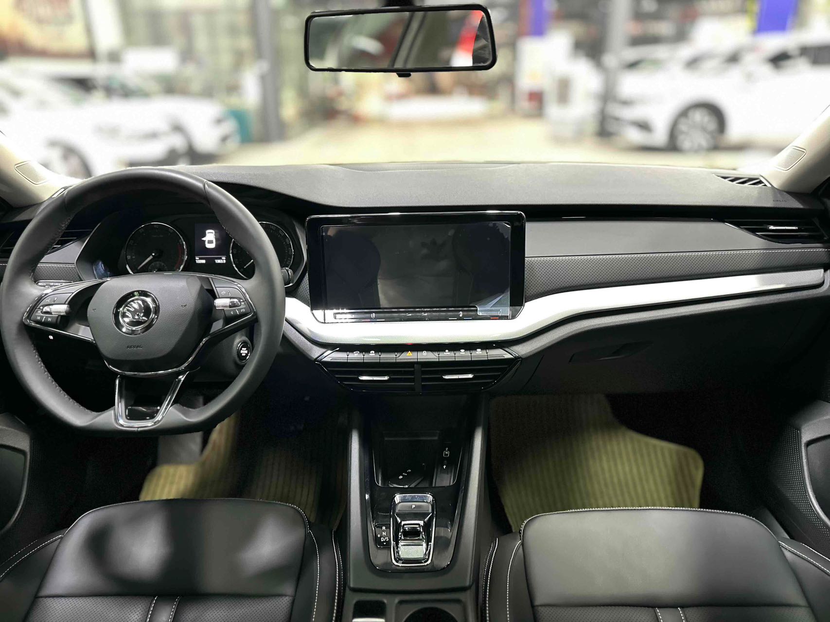 Skoda Octavia 2024 car image #7