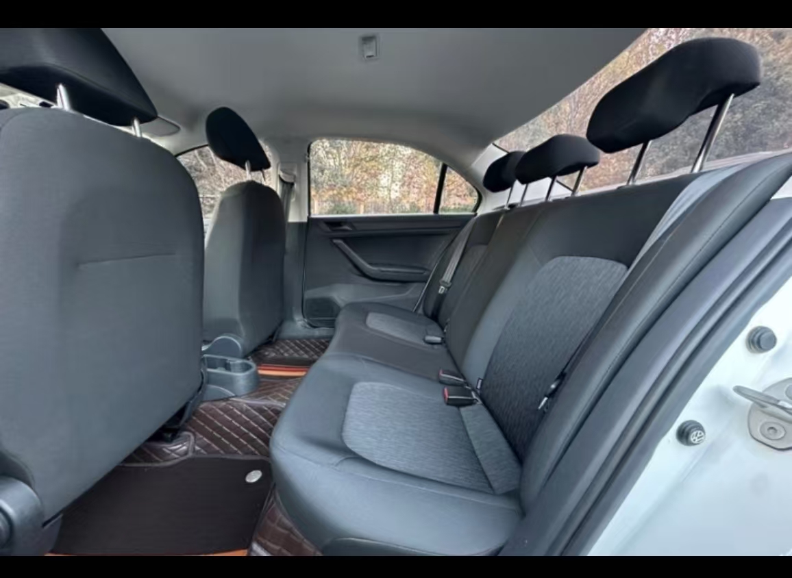 Volkswagen Jetta 2023 immagine di auto #18