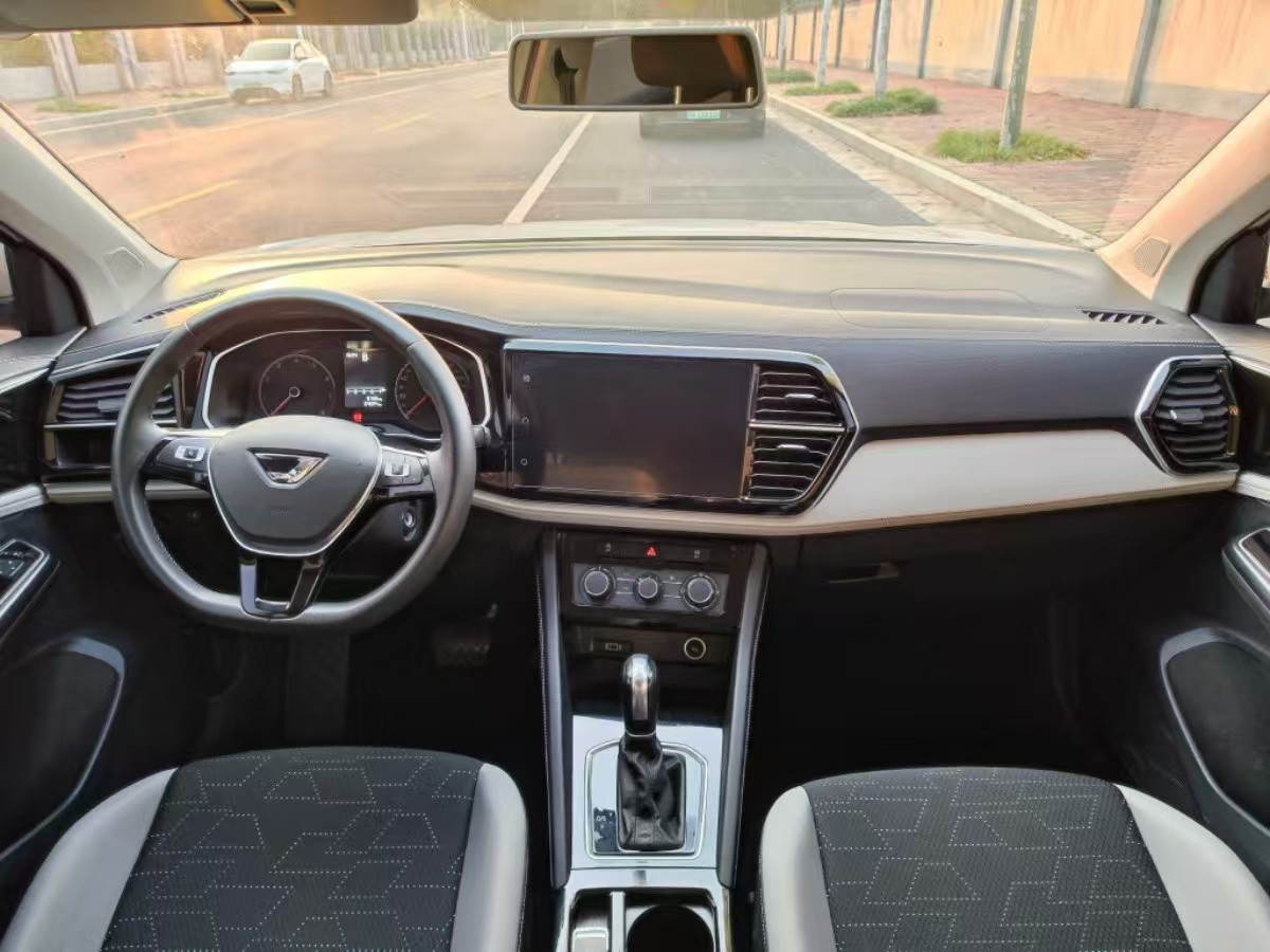 Volkswagen Jetta 2023 immagine di auto #5