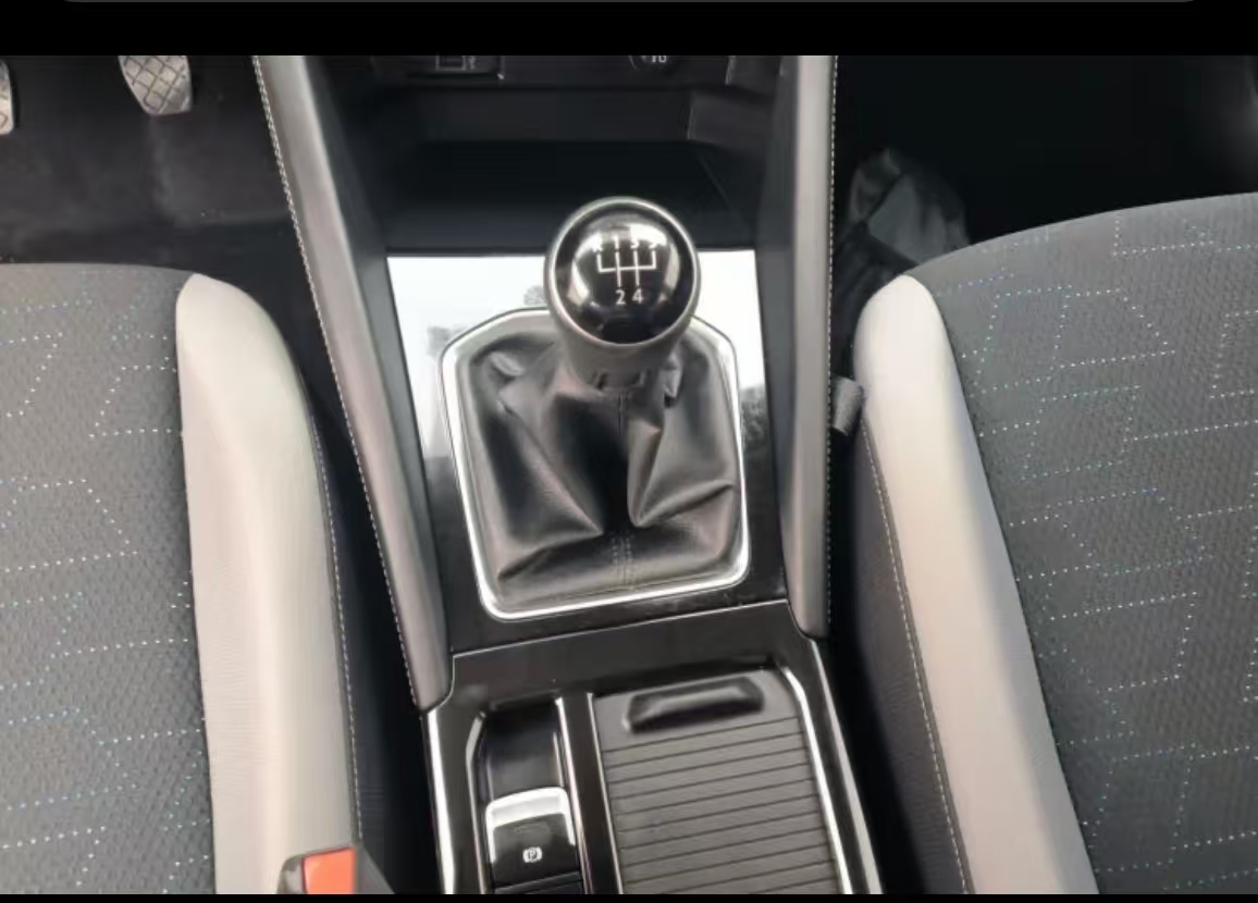 Volkswagen Jetta 2023 immagine di auto #12