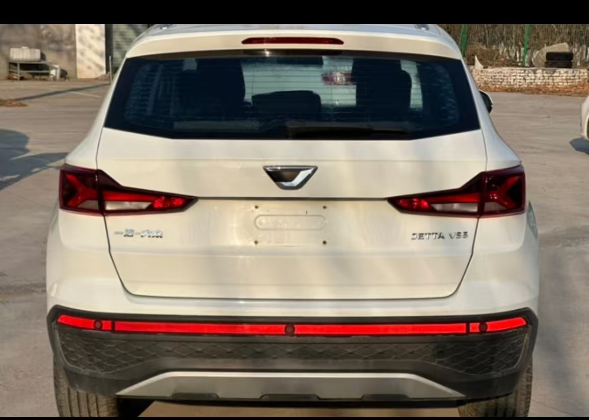 Volkswagen Jetta 2023 immagine di auto #6