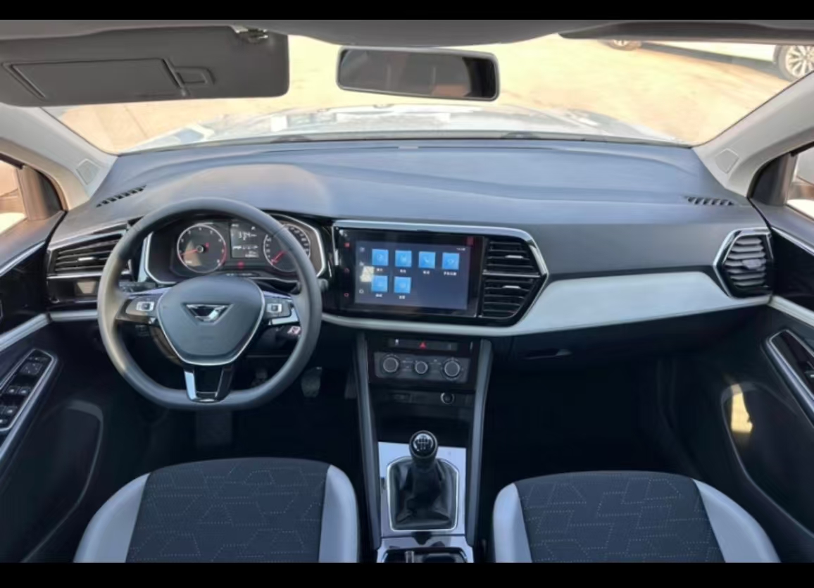 Volkswagen Jetta 2023 immagine di auto #11