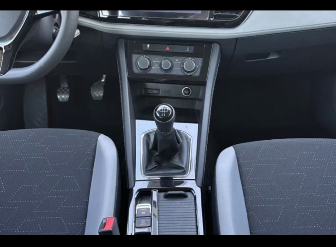 Volkswagen Jetta 2023 immagine di auto #4