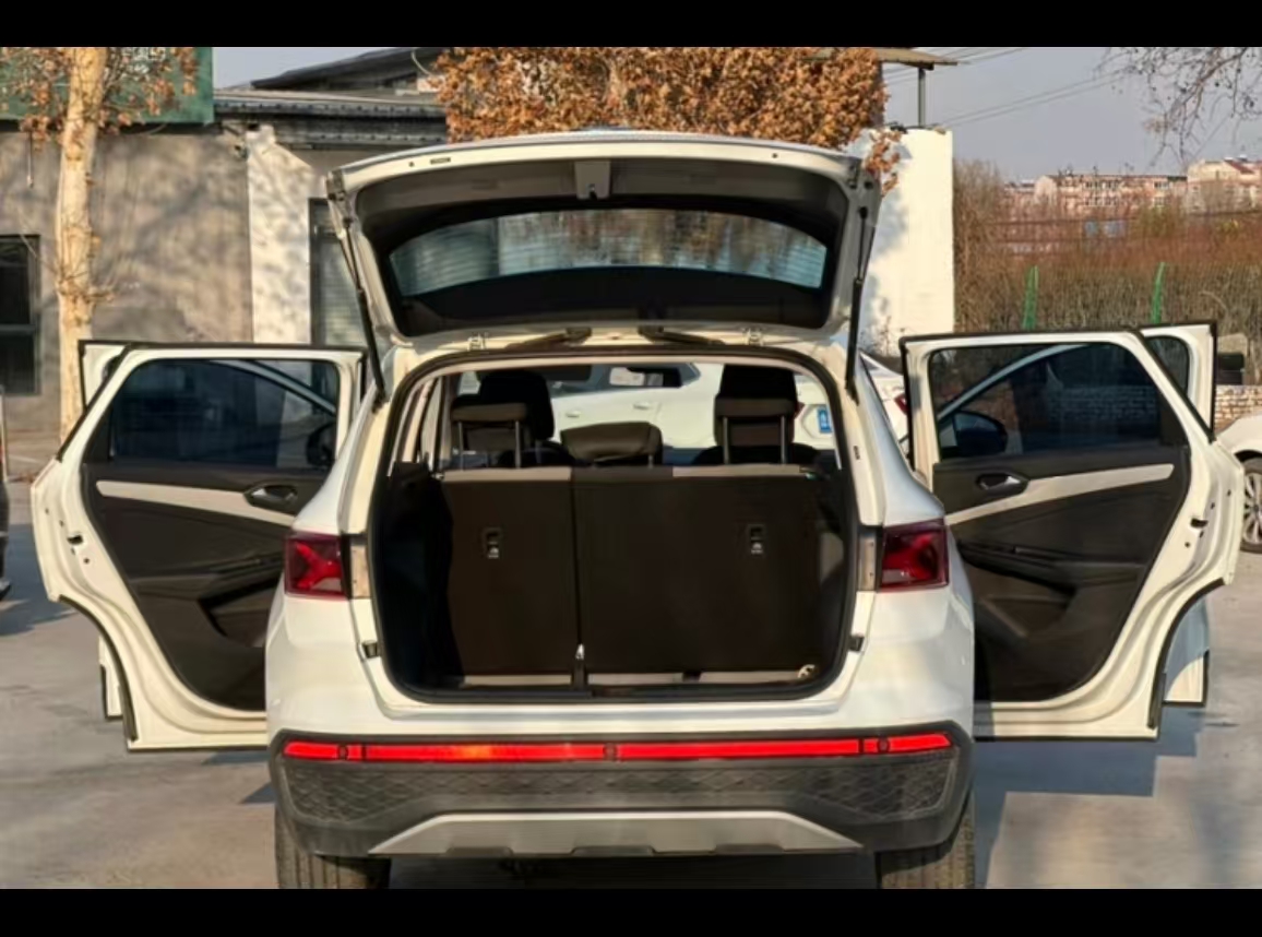 Volkswagen Jetta 2023 immagine di auto #16