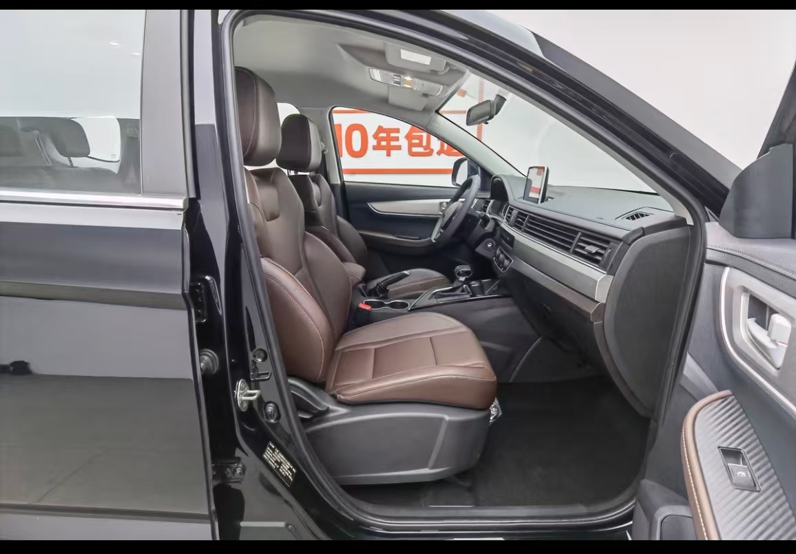 Forthing T5 2023 immagine di auto #15