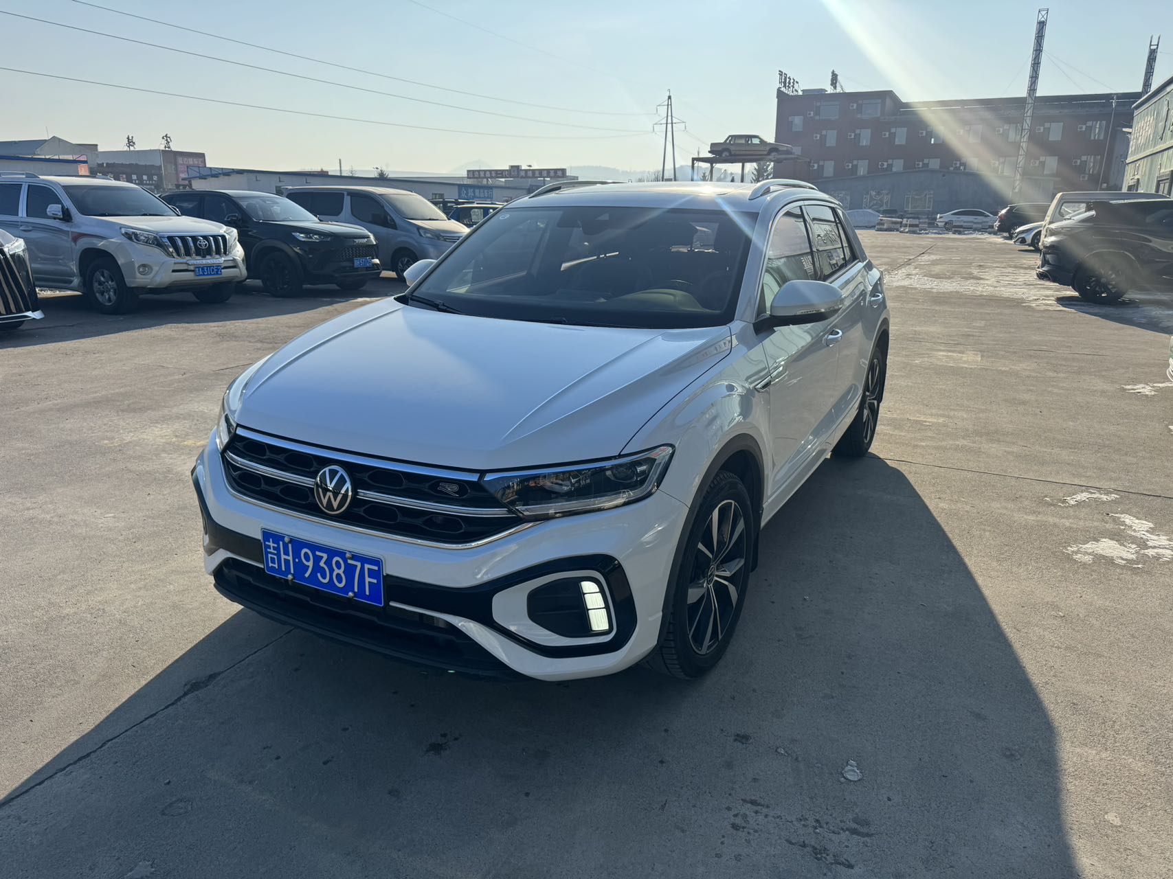 Volkswagen T-Roc 2023 car image 