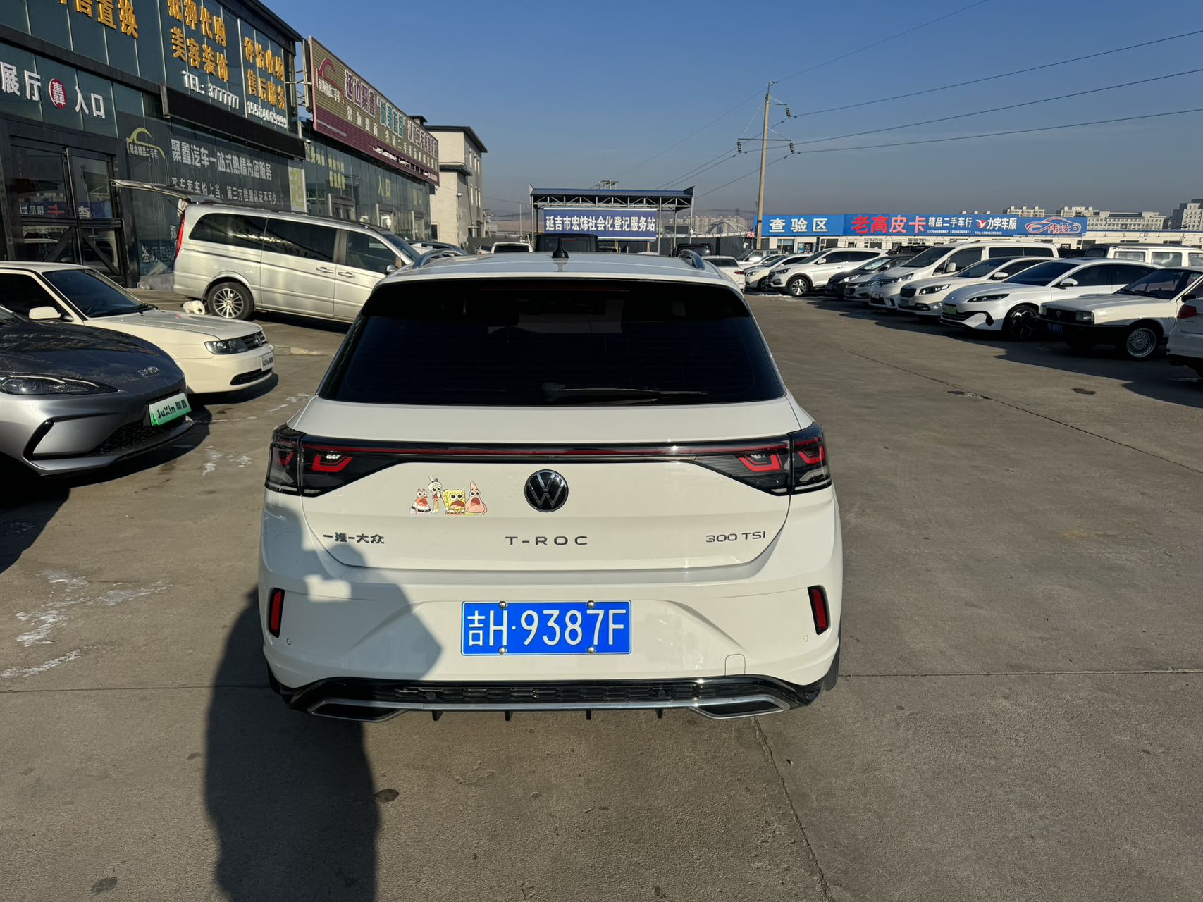 Volkswagen T-Roc 2023 car image #3