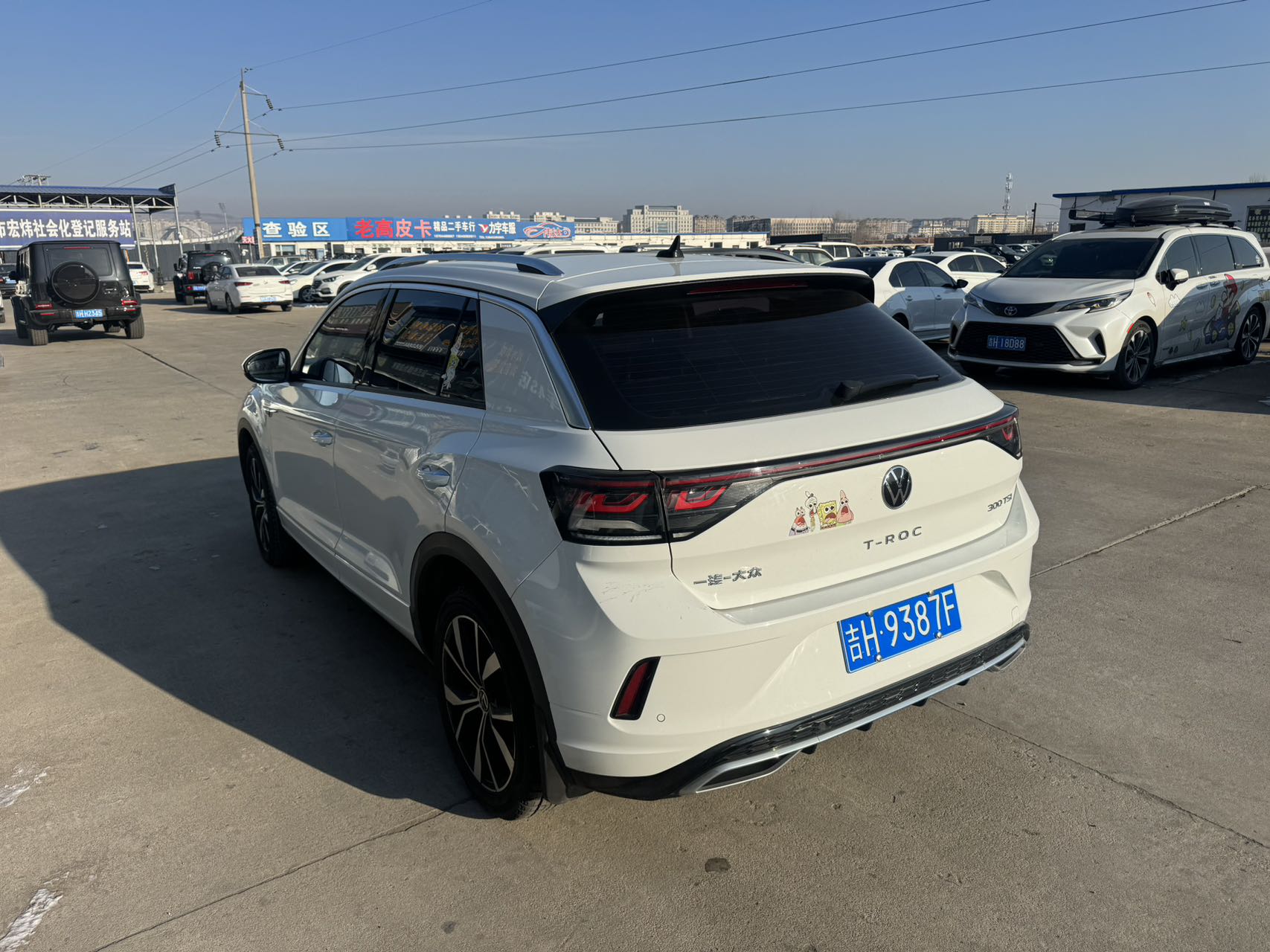 Volkswagen T-Roc 2023 car image #6