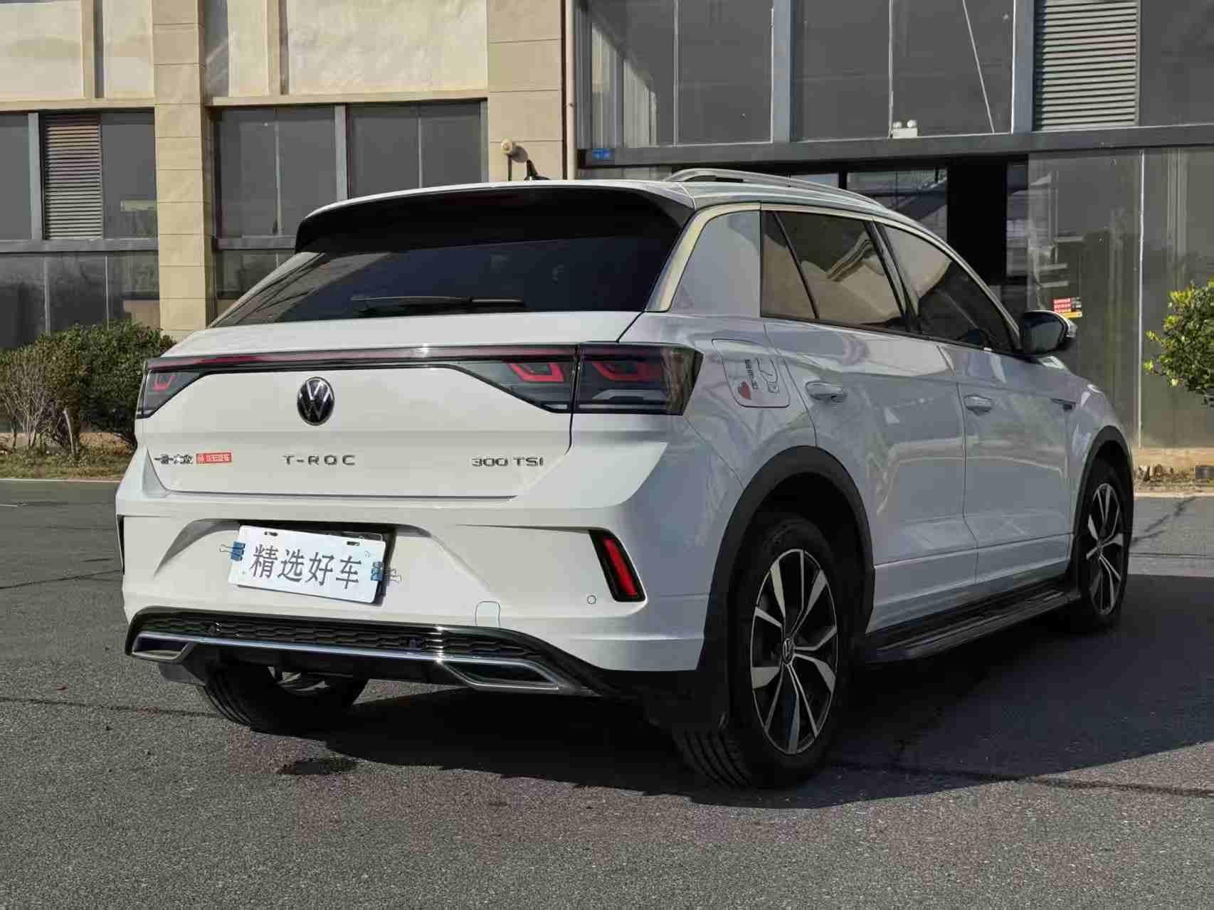 Volkswagen T-Roc 2023 car image #9