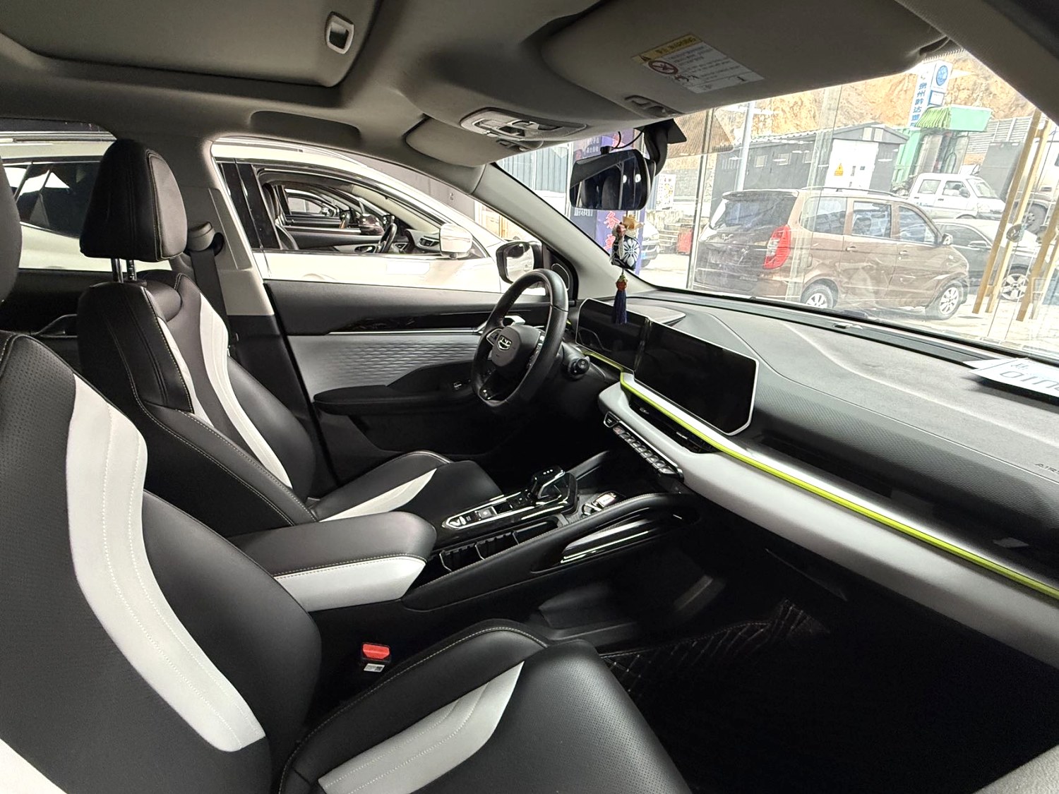 GEELY Coolray 2022 car image #8
