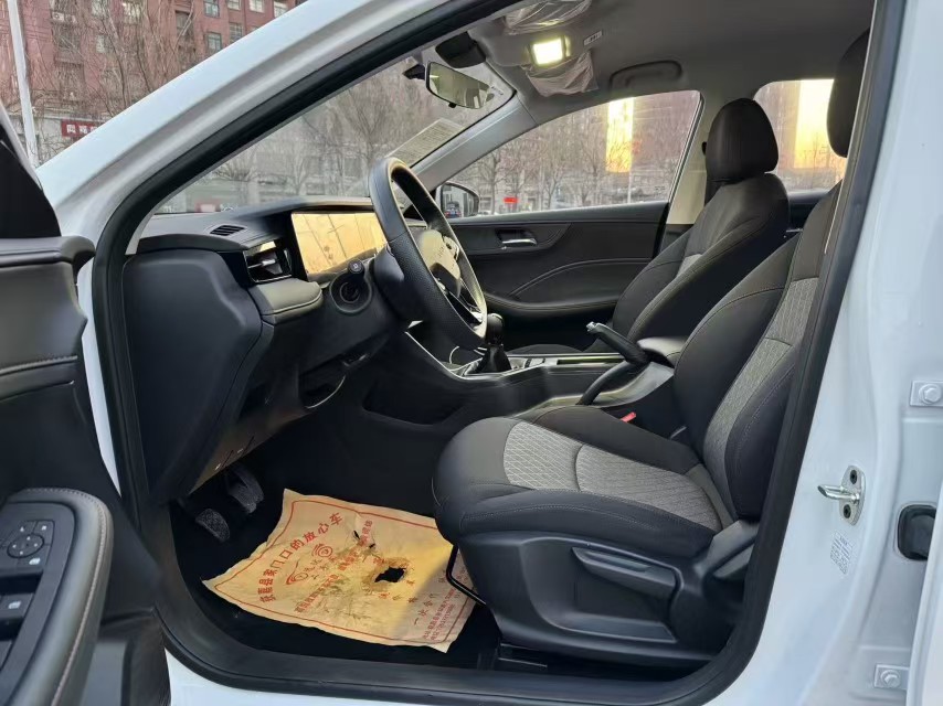 Roewe i5 2025 car image #8