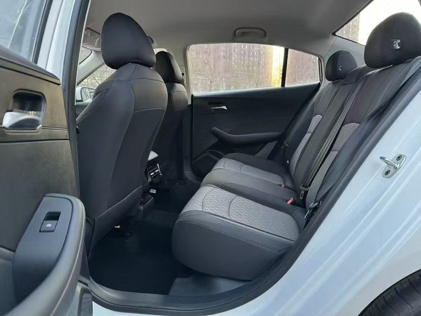Roewe i5 2025 car image #2