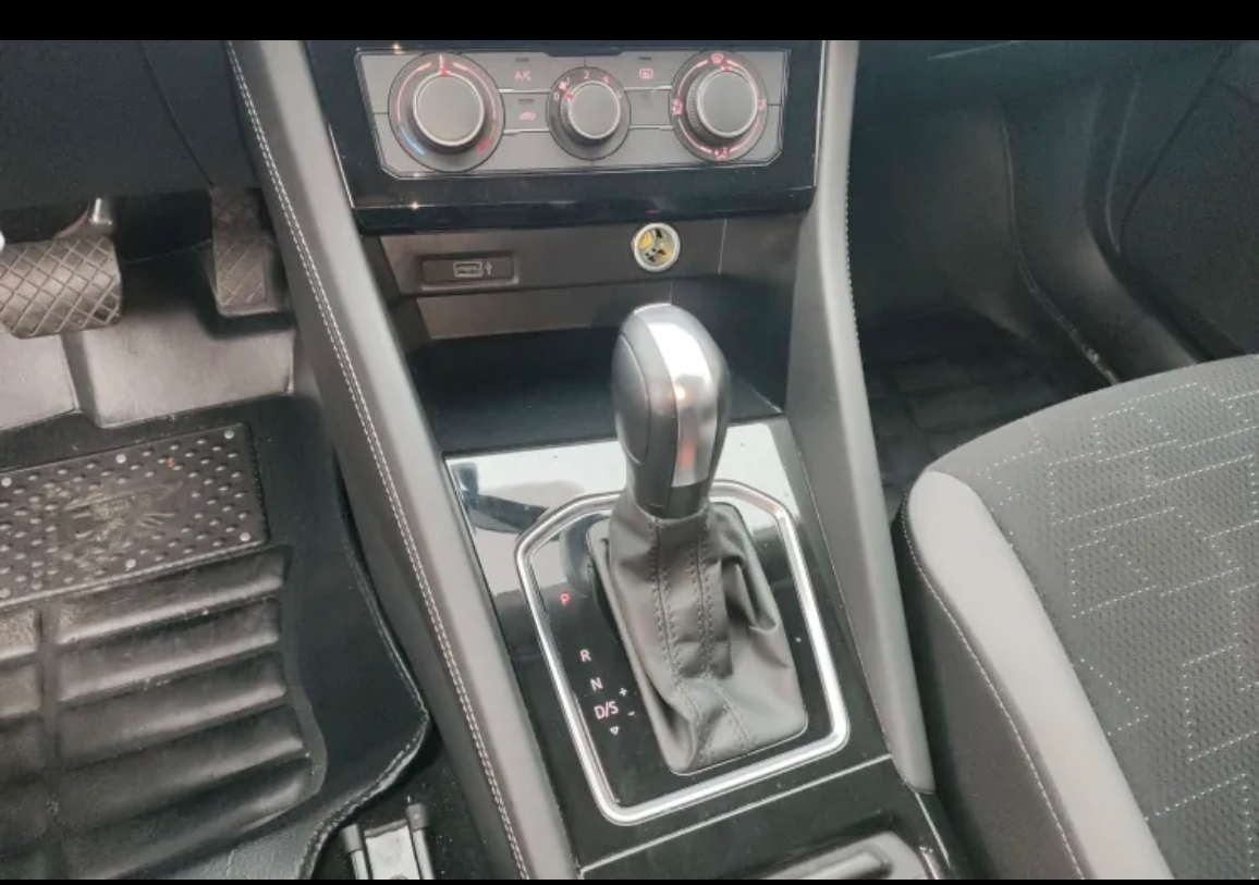 Volkswagen Jetta 2024 image de voiture #17