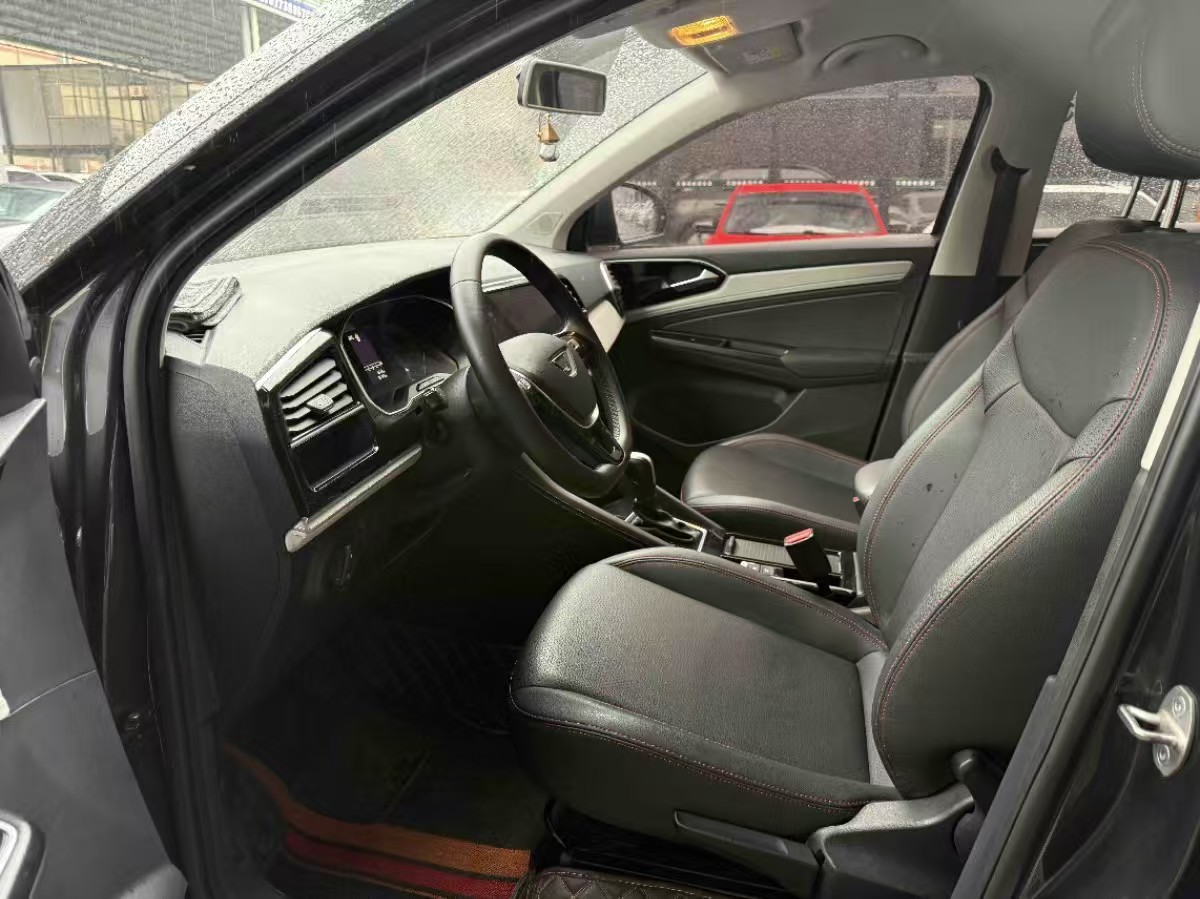 Volkswagen Jetta 2023 immagine di auto #3