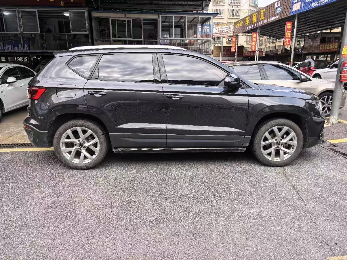 Volkswagen Jetta 2023 immagine di auto #5