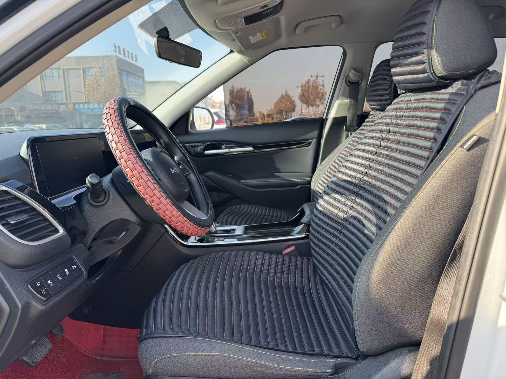 Kia Seltos 2023 car image #8