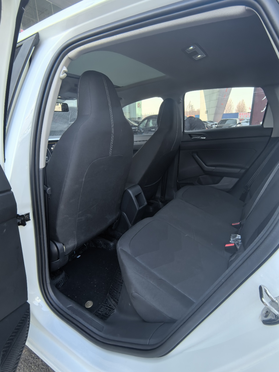 Volkswagen Polo 2023 car image #2