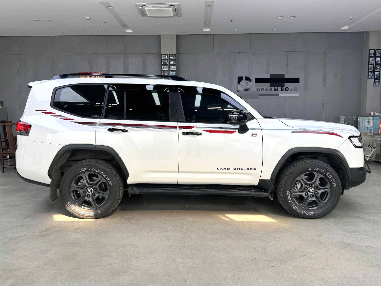 Toyota Land Cruiser (Imported) 2024 immagine di auto #3