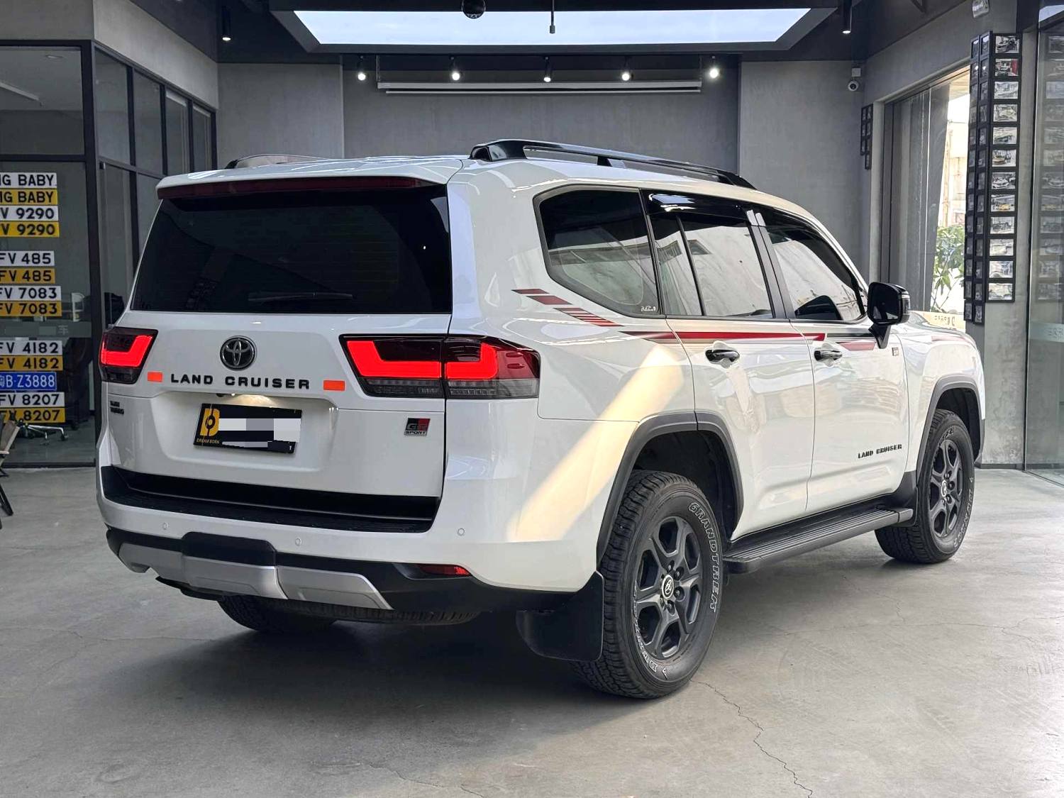 Toyota Land Cruiser (Imported) 2024 immagine di auto #5