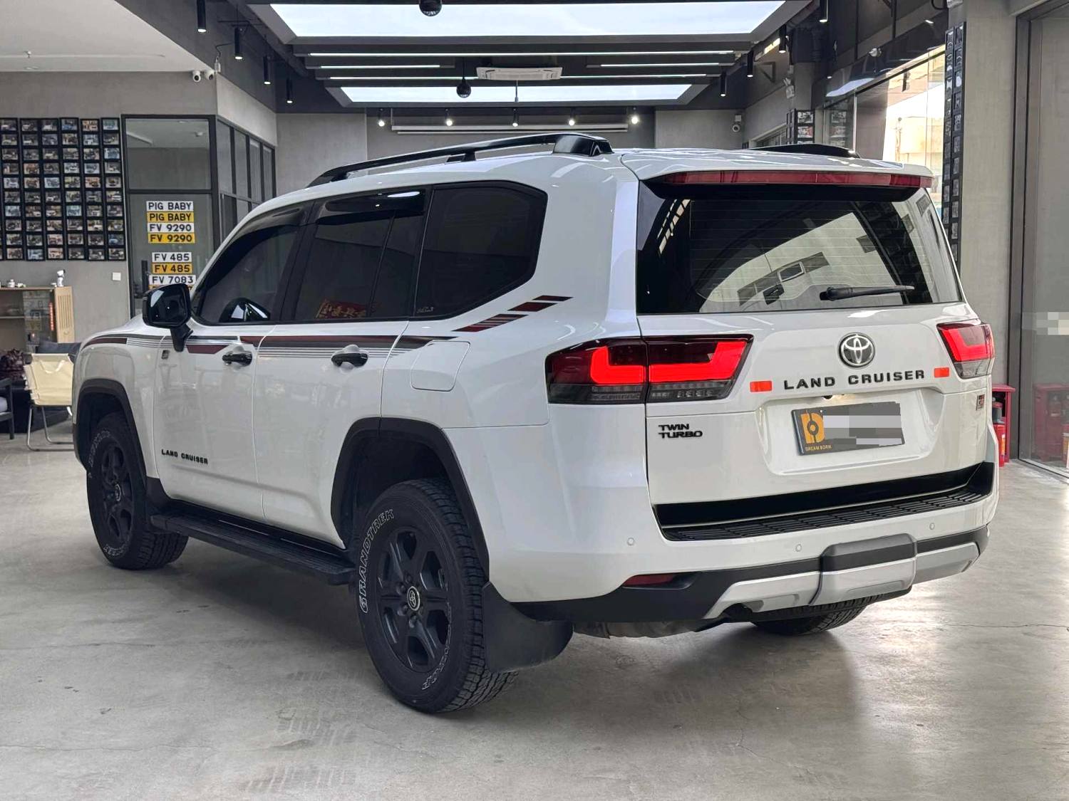 Toyota Land Cruiser (Imported) 2024 immagine di auto #8