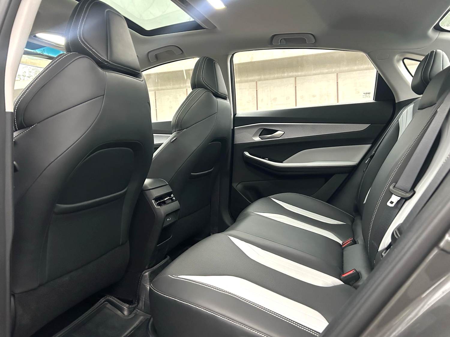 GEELY Binray 2023 car image #2