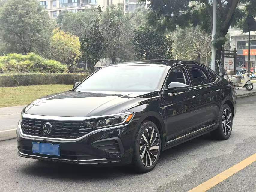 Volkswagen Passat 2024 car image 