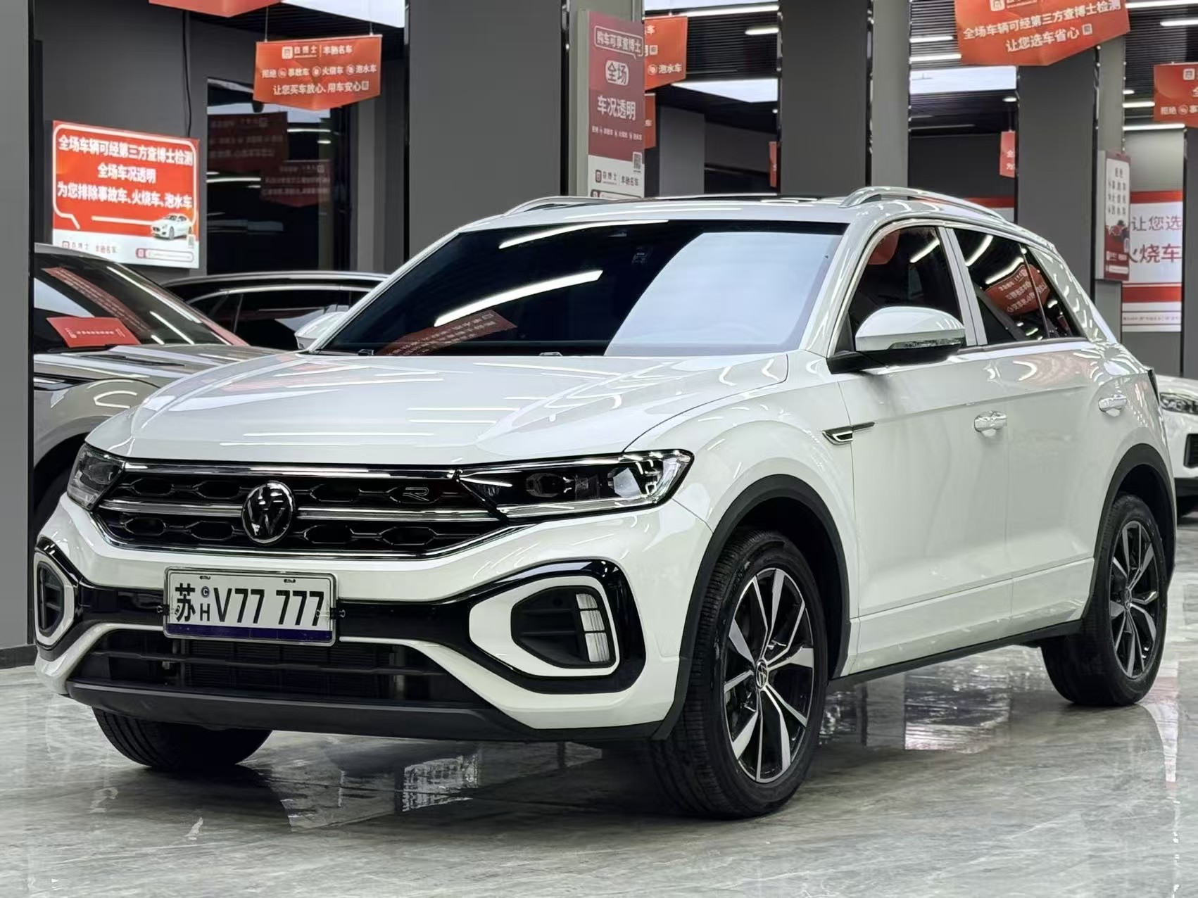 Volkswagen T-Roc 2024 immagine di auto 