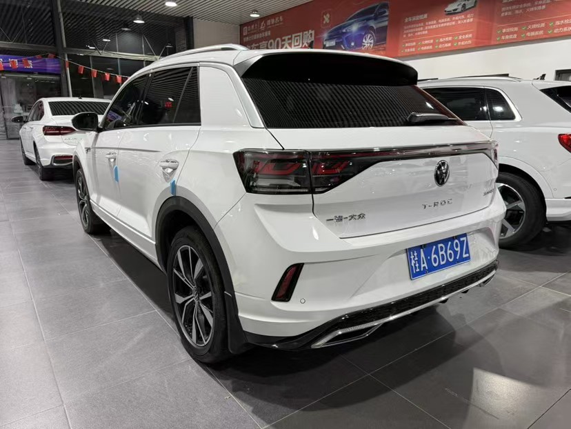 Volkswagen T-Roc 2024 car image #8