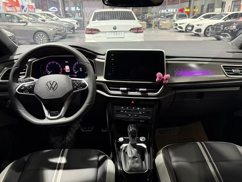 Volkswagen T-Roc 2024 car image #4