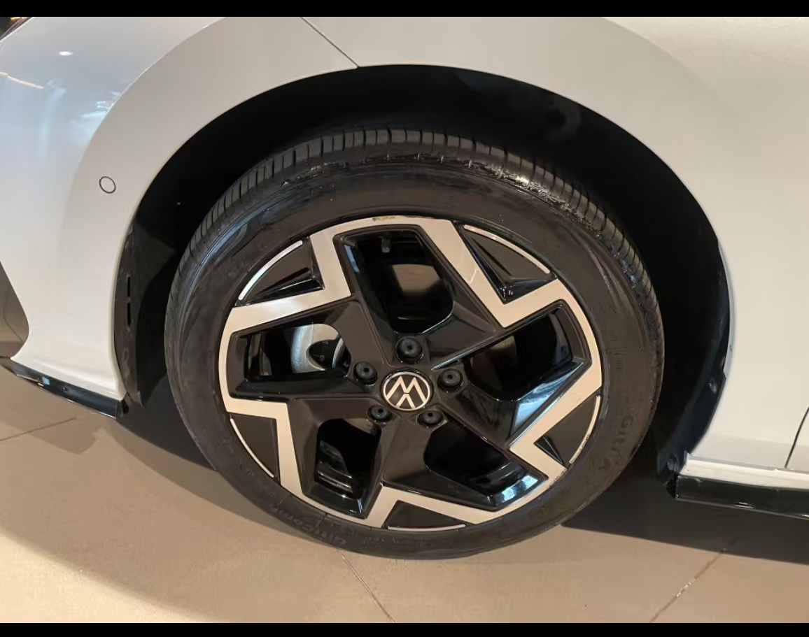 Volkswagen Golf 2024 car image #10