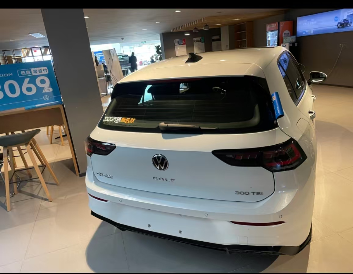Volkswagen Golf 2024 car image #11