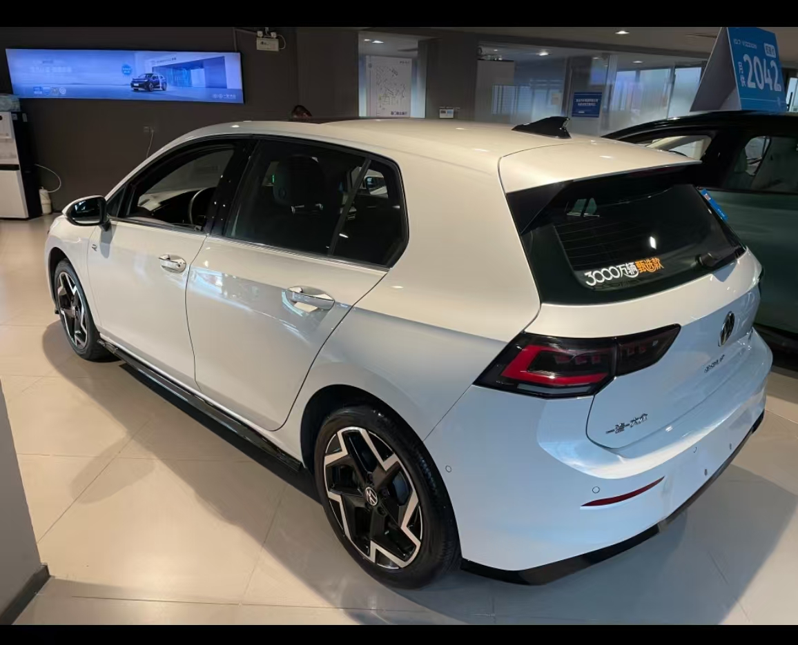 Volkswagen Golf 2024 car image #5