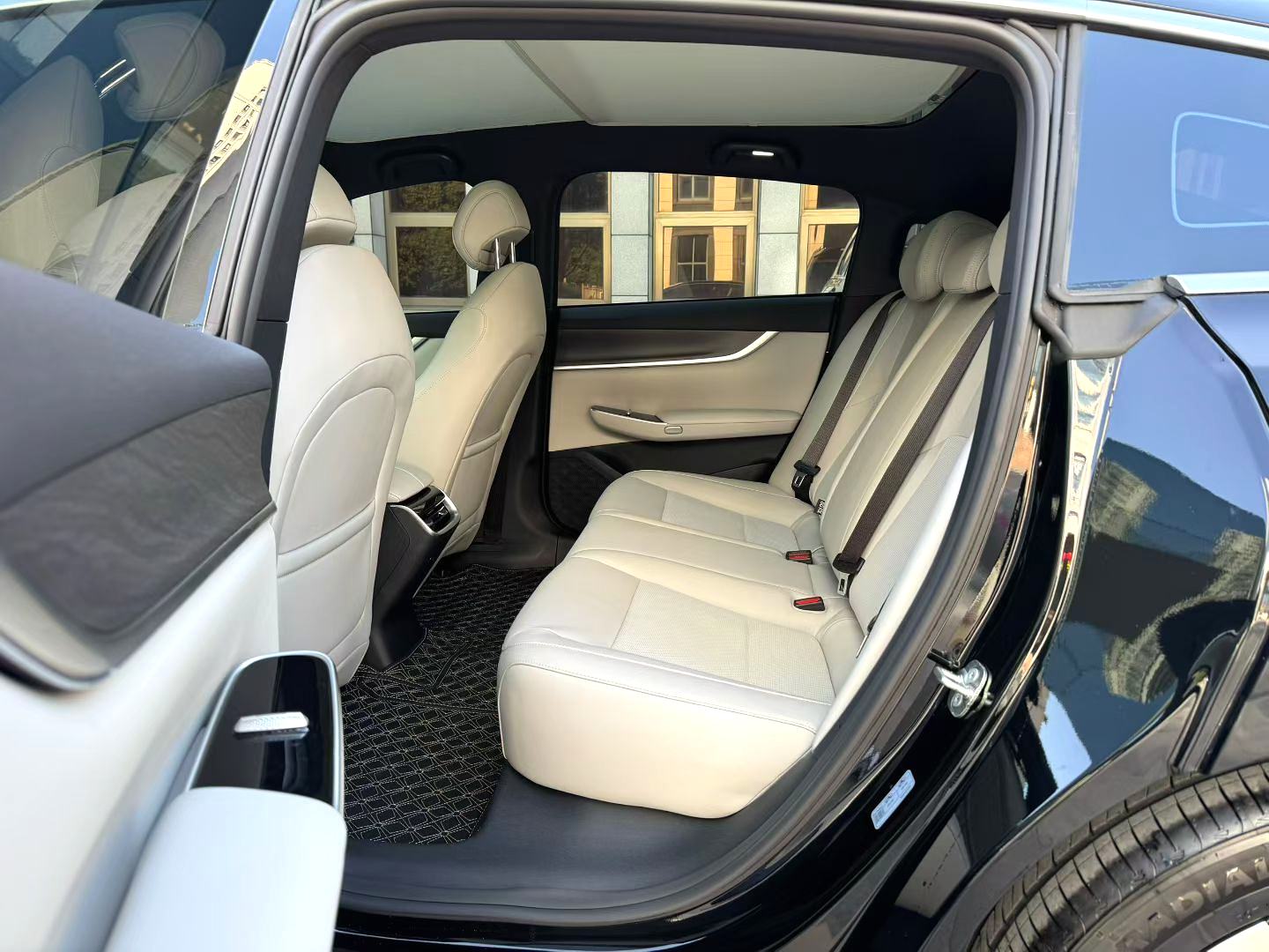 2025 car image #2