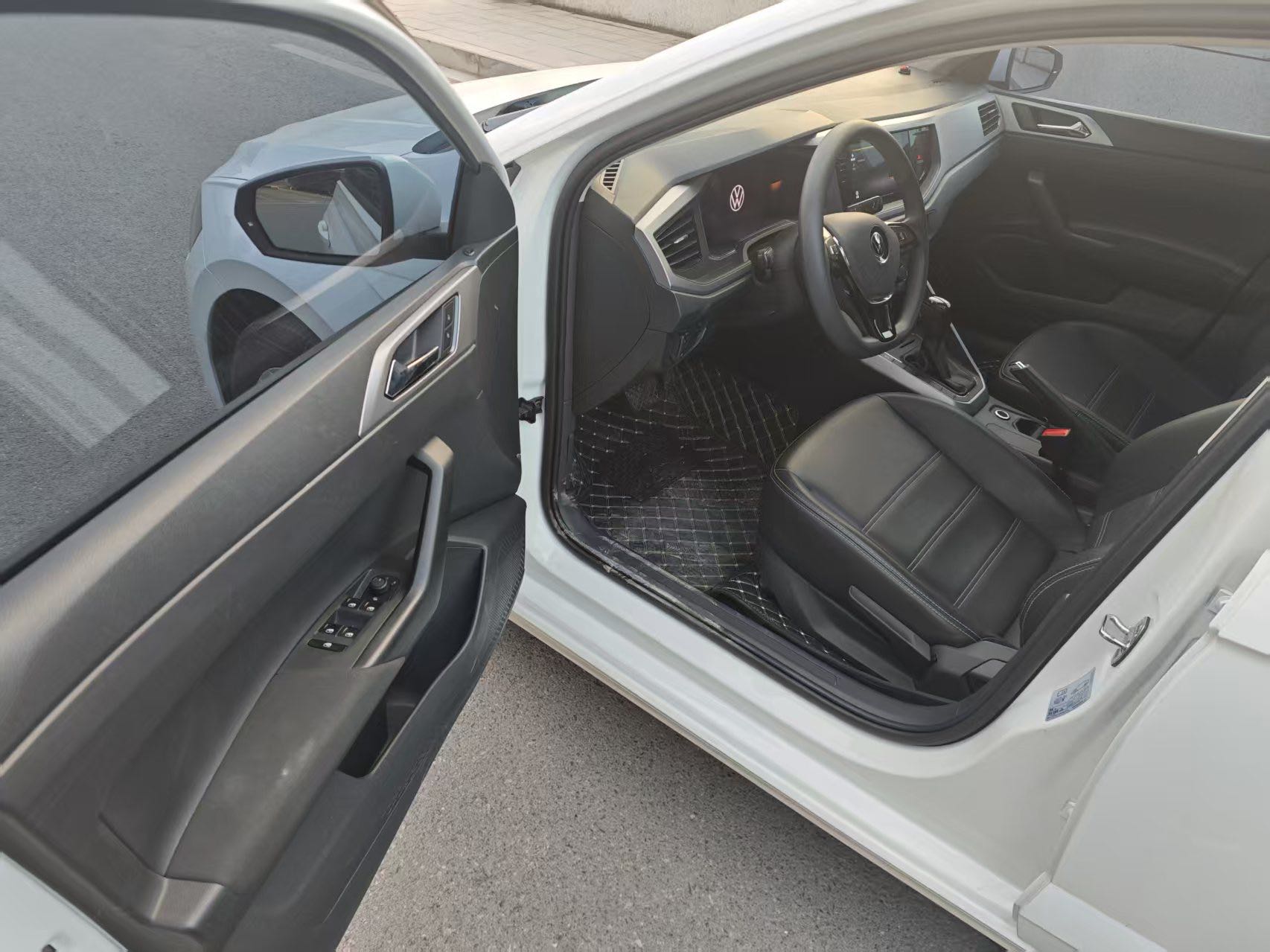 Volkswagen Polo 2023 car image #3