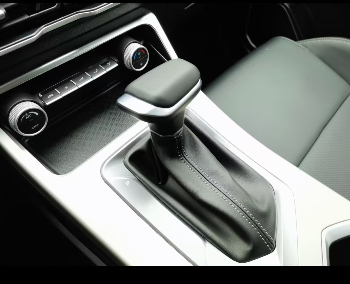 GEELY Coolray 2025 #10 GEELY Coolray 2025 car image #10