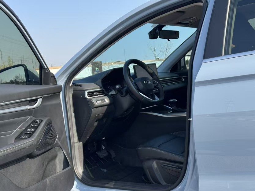 GEELY Emgrand 2023 car image #2