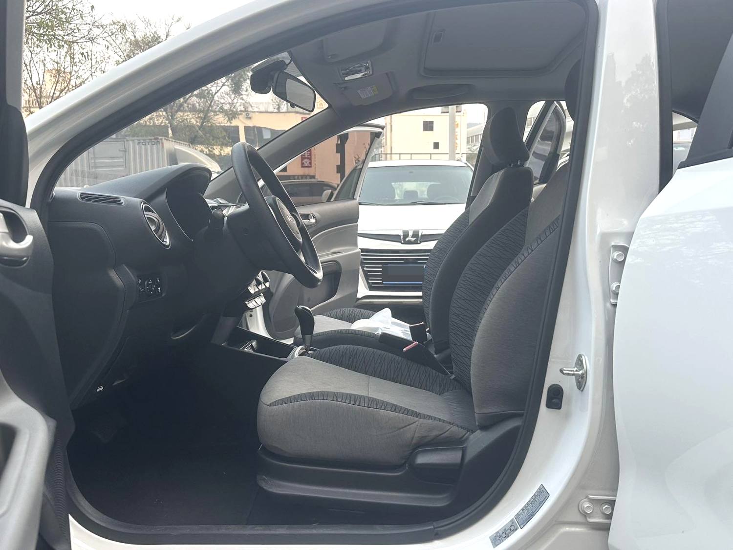 Kia Pegas 2024 image de voiture #3