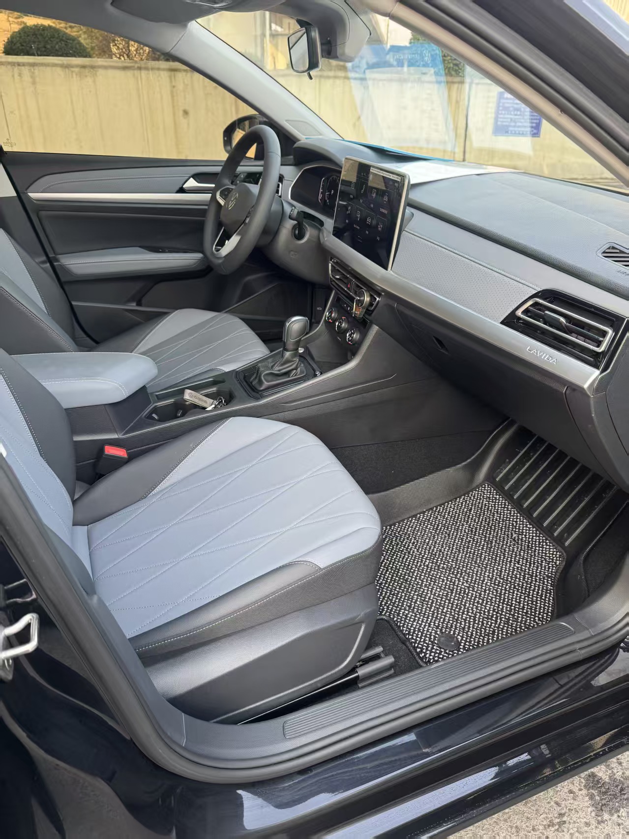Volkswagen Lavida 2025 car image #13