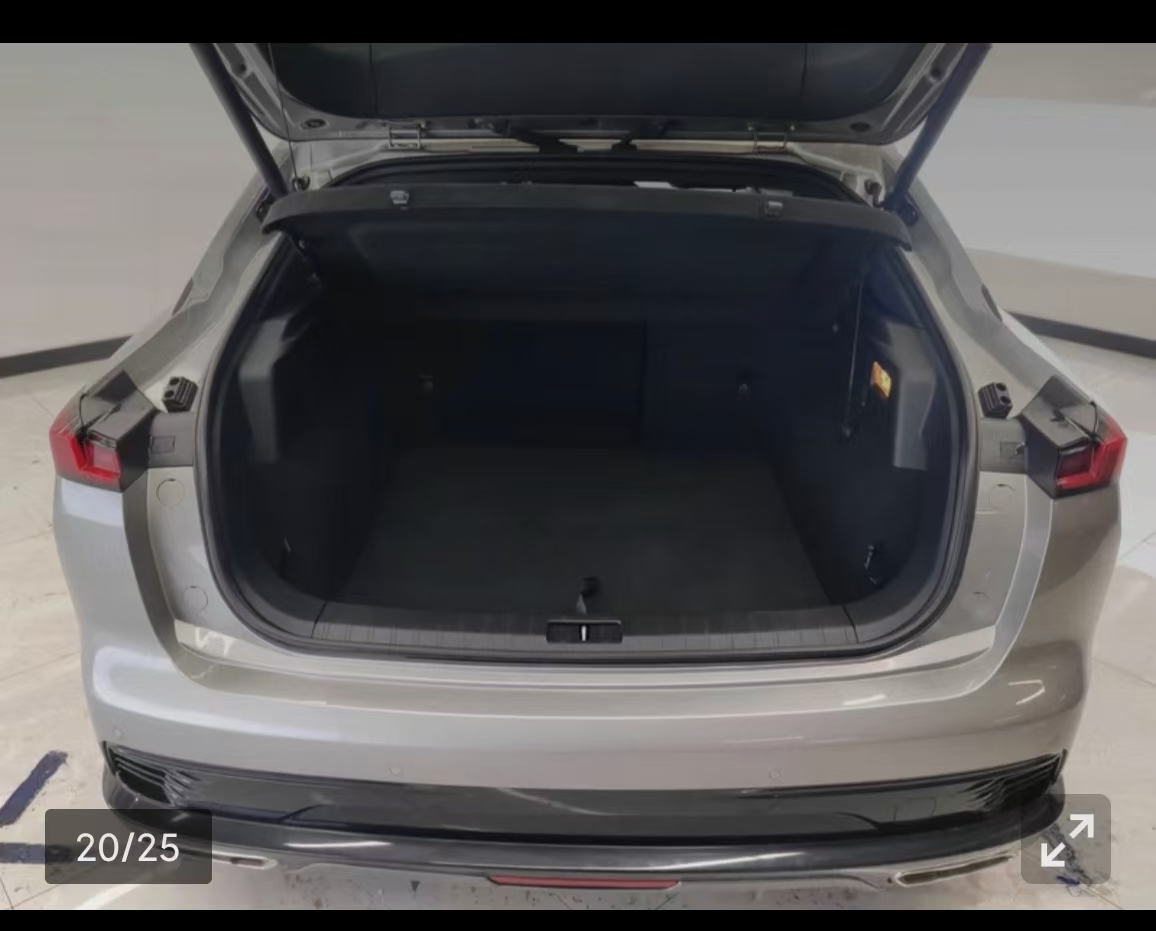 2022 car image #16