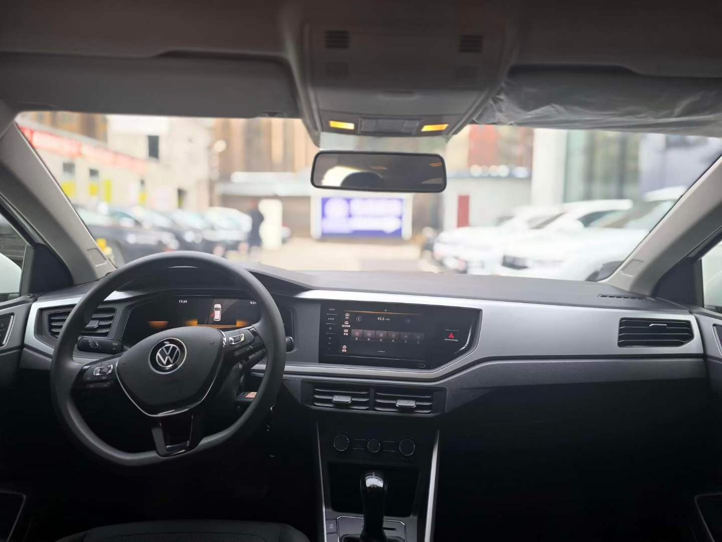 Volkswagen Polo 2023 car image #4