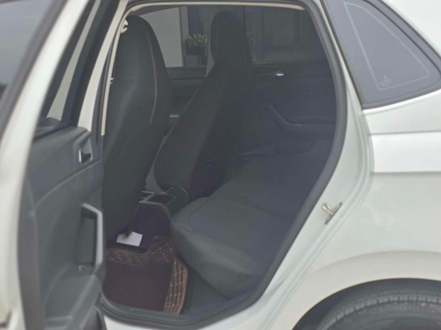 Volkswagen Polo 2023 car image #2