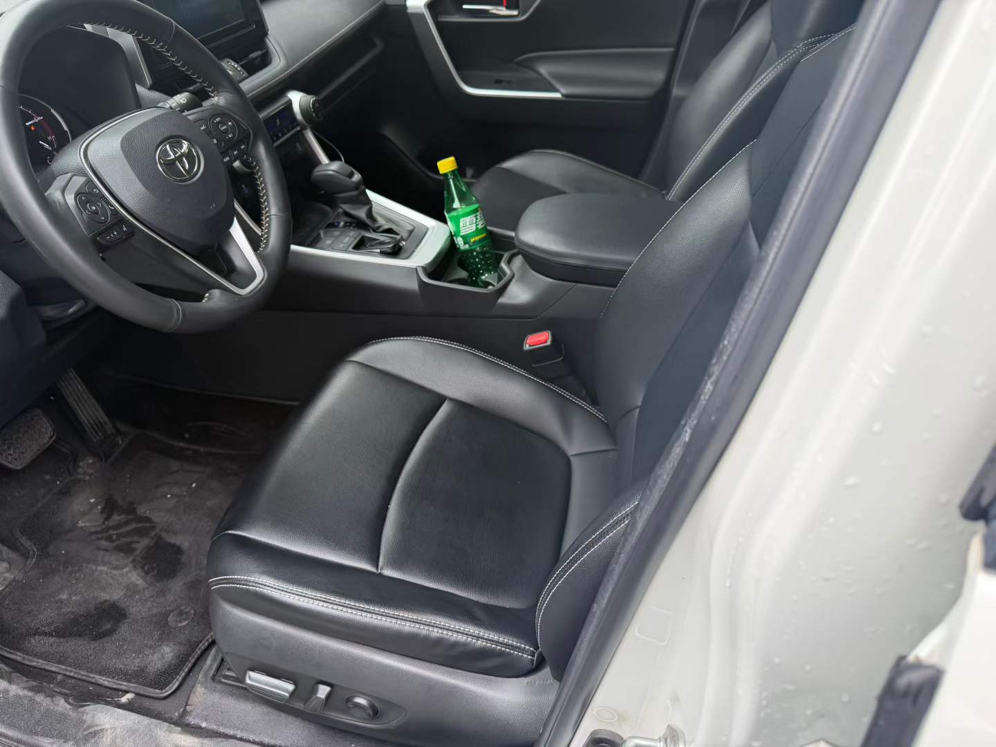 Toyota RAV4 2021 car image #2