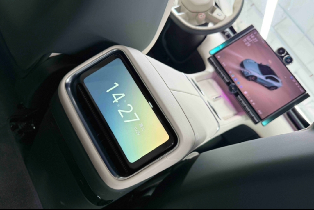 MI YU7 2025 #12 MI YU7 2025 car image #12