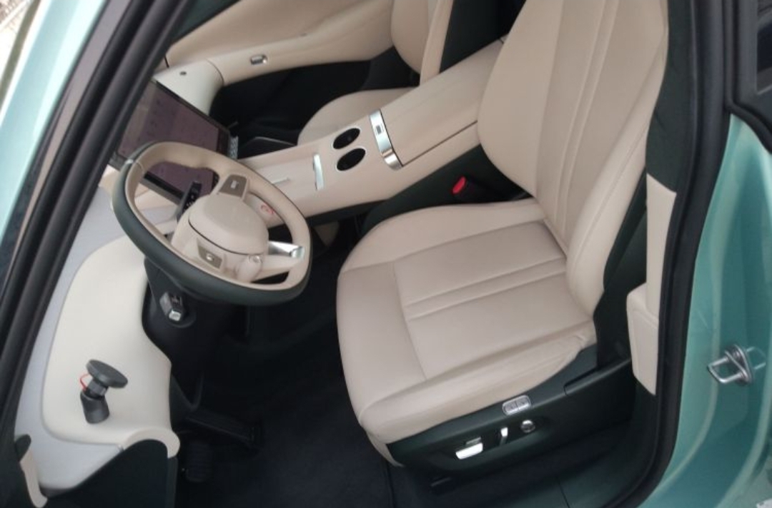 MI YU7 2025 #3 MI YU7 2025 car image #3