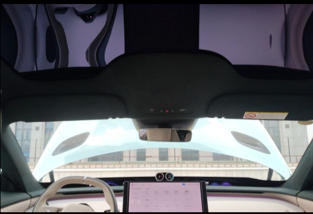 MI YU7 2025 #4 MI YU7 2025 car image #4