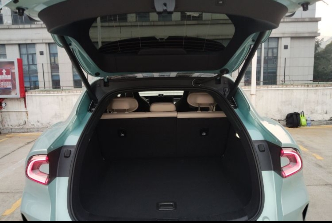 MI YU7 2025 #2 MI YU7 2025 car image #2