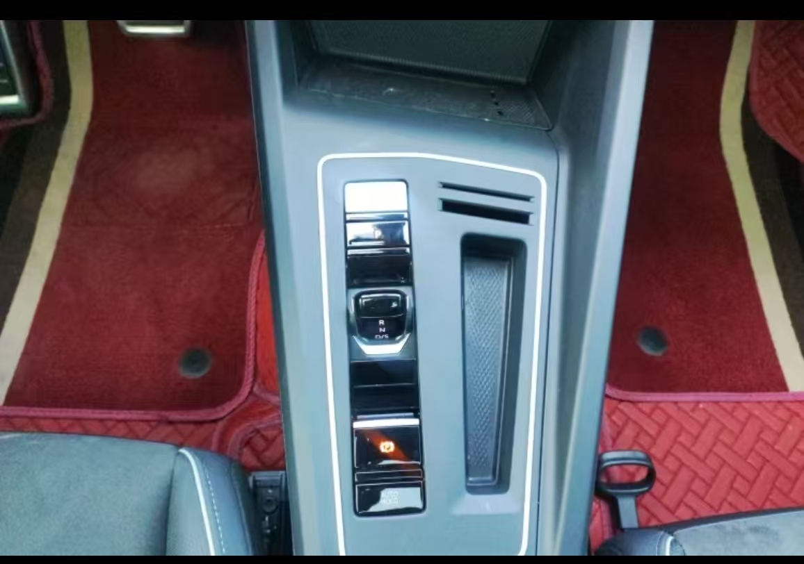 Volkswagen Golf 2024 car image #6