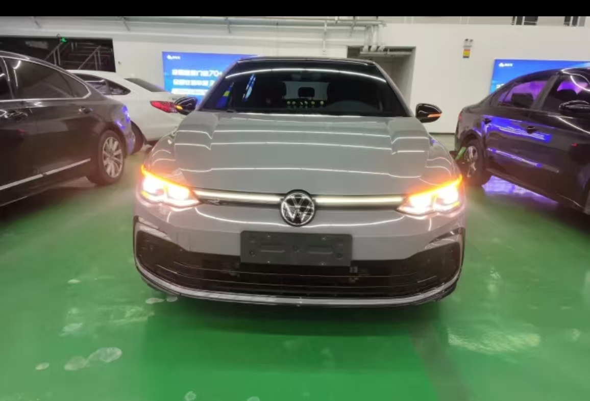 Volkswagen Golf 2023 car image #5